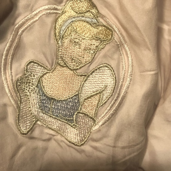 🎠Silk! Extremely Rare Disney Silk Jacket - 423 $100 or $90 w/offer - Picture 4 of 6